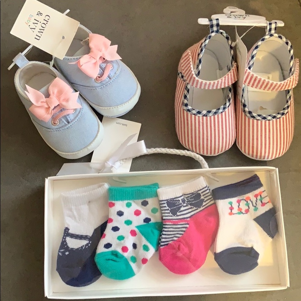 Crown & Ivy Crib Shoes and Socks